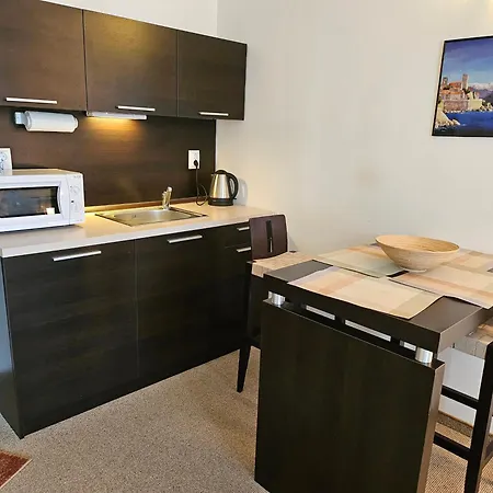 студио за в сарафово Burgasz